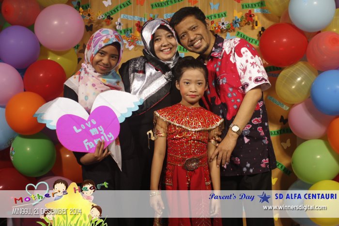 Keluarga Pak Sony Sugema